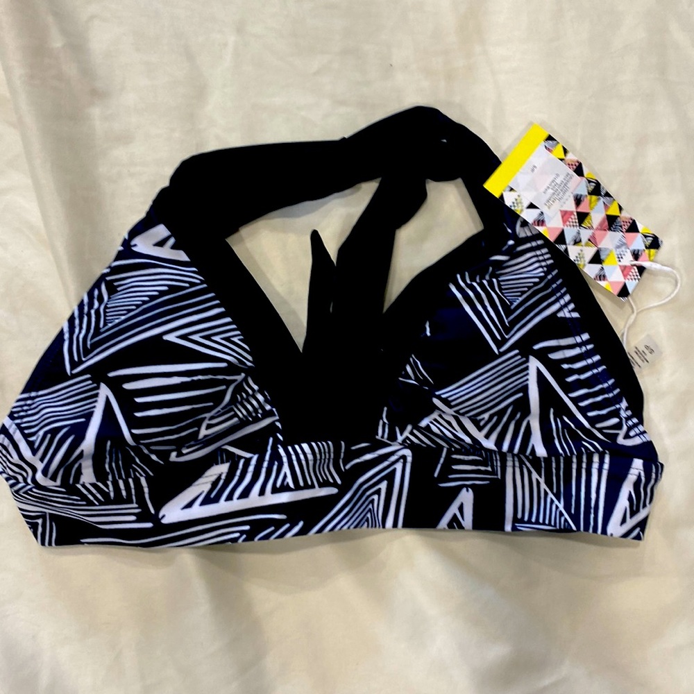 Bikini top new with tags black and white geometric pattern smoke free home